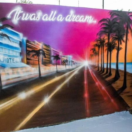Cozy & Colorful Miami Art Canvas W/Hottub & Murals Extérieur photo
