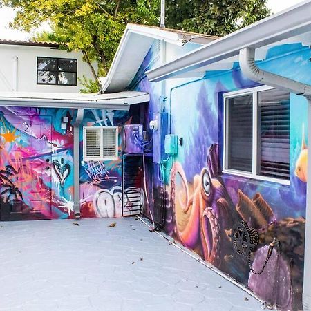 Cozy & Colorful Miami Art Canvas W/Hottub & Murals Extérieur photo