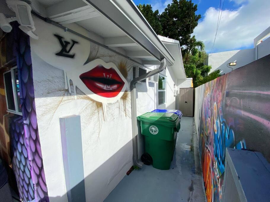 Cozy & Colorful Miami Art Canvas W/Hottub & Murals Extérieur photo
