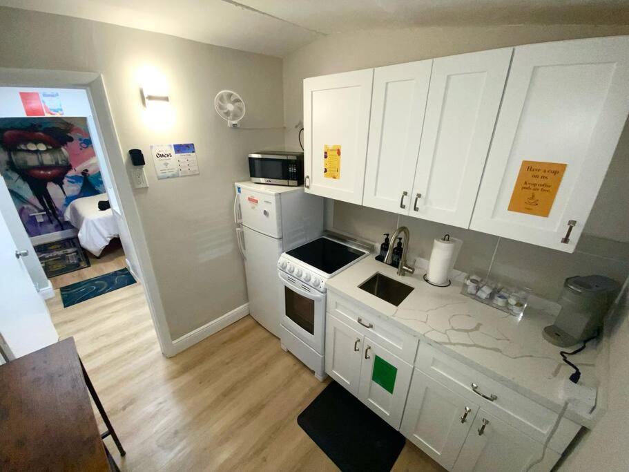 Cozy & Colorful Miami Art Canvas W/Hottub & Murals Extérieur photo
