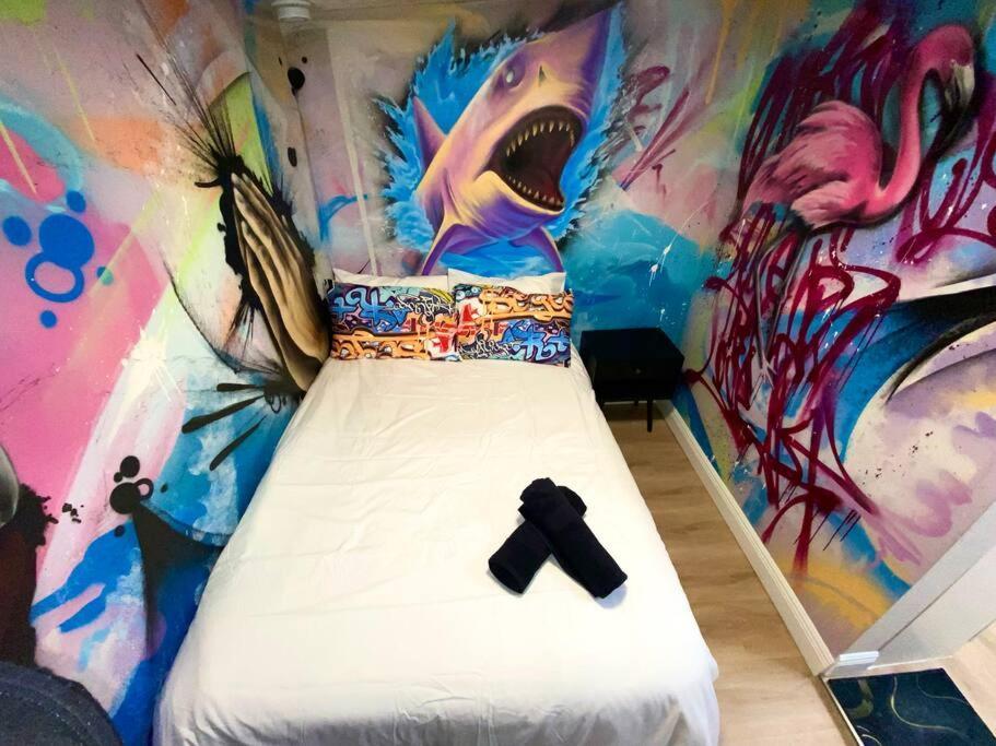 Cozy & Colorful Miami Art Canvas W/Hottub & Murals Extérieur photo