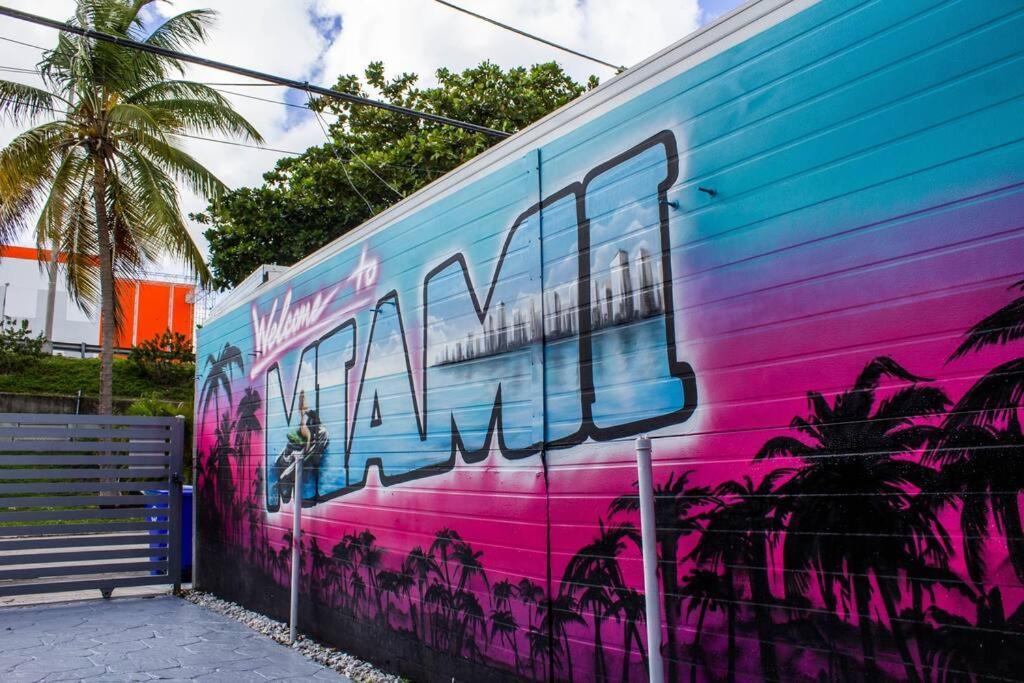 Cozy & Colorful Miami Art Canvas W/Hottub & Murals Extérieur photo