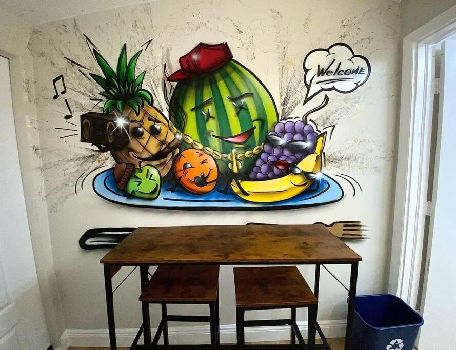 Cozy & Colorful Miami Art Canvas W/Hottub & Murals Extérieur photo