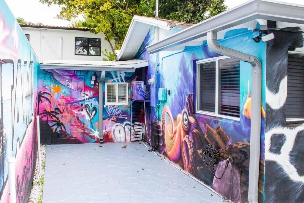 Cozy & Colorful Miami Art Canvas W/Hottub & Murals Extérieur photo