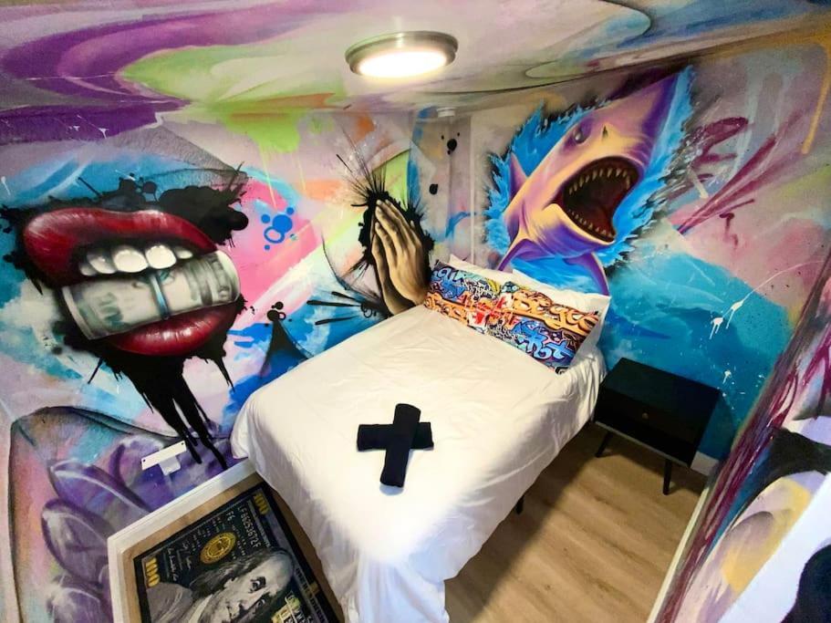 Cozy & Colorful Miami Art Canvas W/Hottub & Murals Extérieur photo